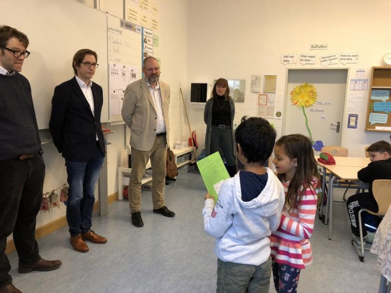 Spende für die Münchner Schachstiftung geht an die Grundschule am ...